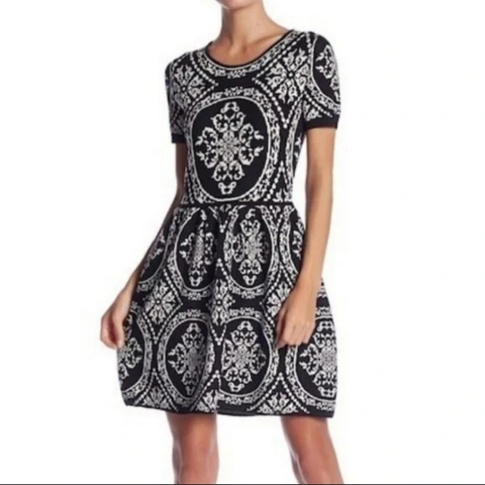Romeo + Juliet blue and white abstract print knit midi sweater‎ dress
